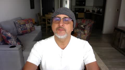 QS - INDEPENDENT MODEL online show from 01.19.25