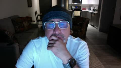 QS - INDEPENDENT MODEL online show from 01.21.25