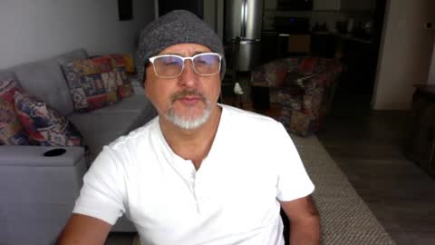 QS - INDEPENDENT MODEL online show from 01.26.25