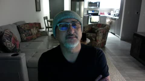 QS - INDEPENDENT MODEL online show from 02.04.25