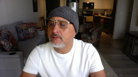 QS - INDEPENDENT MODEL online show from 02.06.25