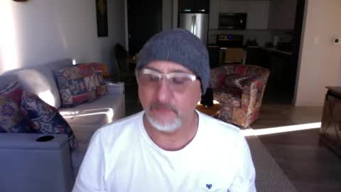 QS - INDEPENDENT MODEL online show from 02.09.25