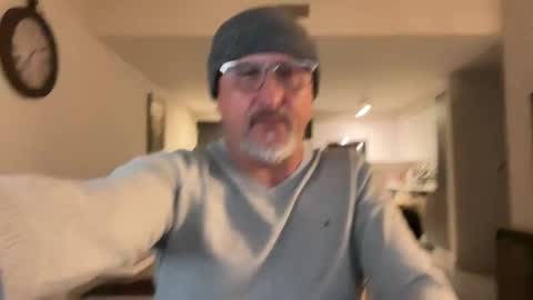 QS - INDEPENDENT MODEL online show from 03.09.25