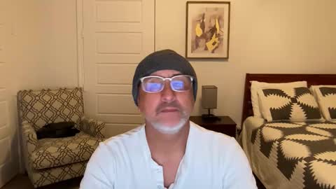 QS - INDEPENDENT MODEL online show from 10.14.25