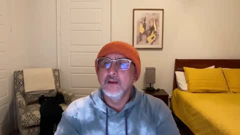 QS - INDEPENDENT MODEL online show from 11.02.25