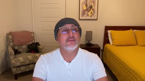 QS - INDEPENDENT MODEL online show from 11.17.25