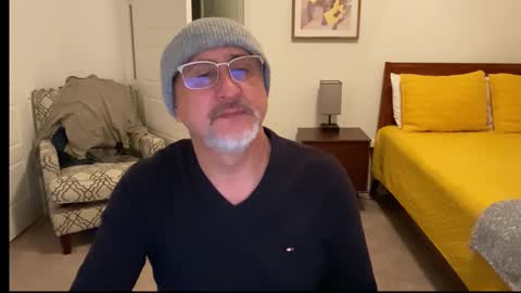 QS - INDEPENDENT MODEL online show from 12.18.25