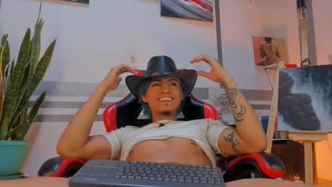 latino_boysmiles online show from 03.04.26