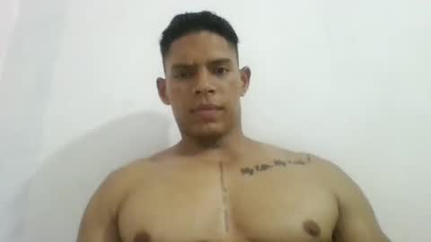 Snapshot of latinoxxl22cm chatting on 02.18.25 latinoxxl22cm online show from 02.18.25