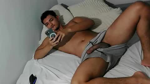 Snapshot of latinsex2501 chatting on 04.27.26 Aaron online show from 04.27.26