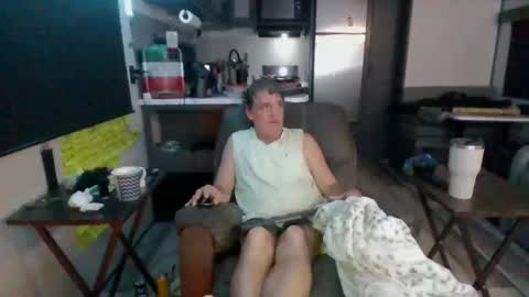 Snapshot of latniter742349 chatting on 11.12.25 latniter online show from 11.12.25