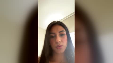 Laura Valmont online show from 03.16.26