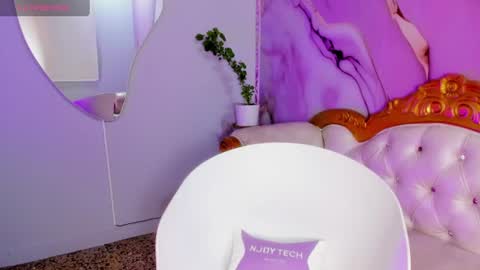 L A U R A   K I T T Y  online show from 06.15.26