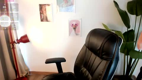 laukyubey1 online show from 04.25.26