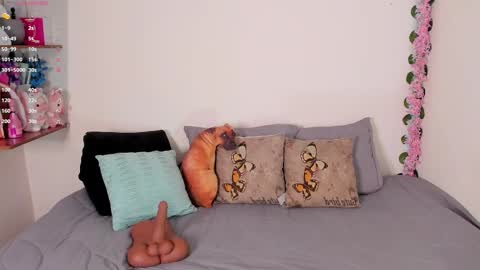 Snapshot of laura1__ chatting on 11.06.25 laura1__ online show from 11.06.25