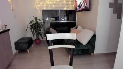 Snapshot of laura__cruz chatting on 01.20.25 laura cruz online show from 01.20.25