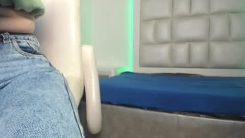 Snapshot of laura__js_ chatting on 09.29.25 laura__js_ online show from 09.29.25