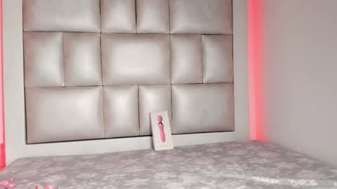 laura__js_ online show from 11.28.25