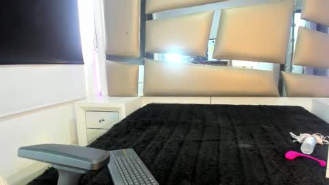 laura__js_ online show from 12.02.25