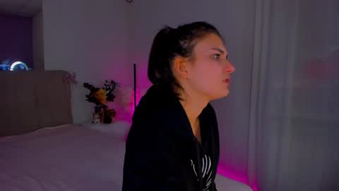 Laura online show from 01.02.25