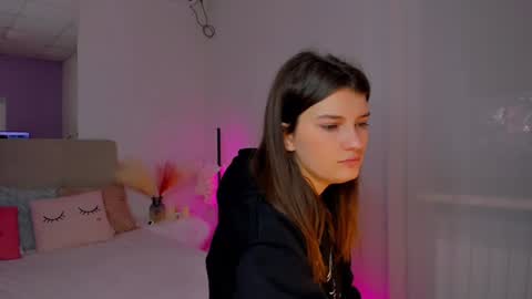 Laura online show from 02.04.25