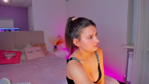 Laura online show from 02.10.25