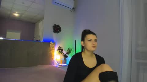 Laura online show from 12.14.25