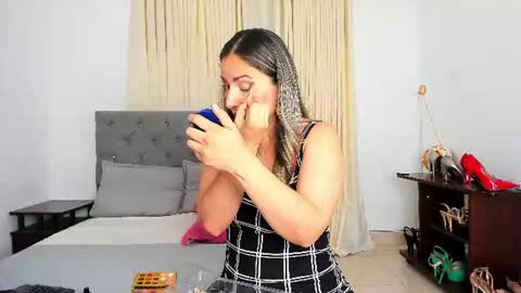 Snapshot of laura__martiinez chatting on 06.19.26 online show from 06.19.26