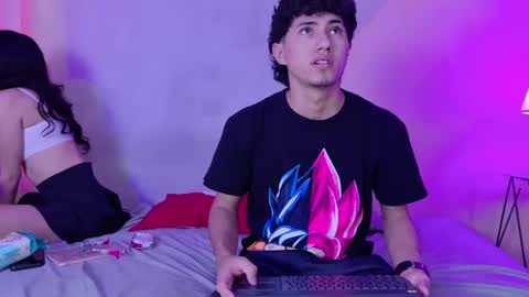 Snapshot of laura_and_kevin chatting on 09.11.25 laura_and_kevin online show from 09.11.25