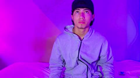 Snapshot of laura_and_kevin chatting on 10.02.25 laura_and_kevin online show from 10.02.25