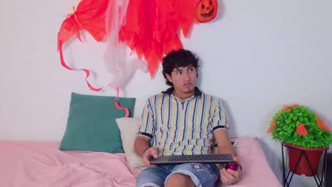 Snapshot of laura_and_kevin chatting on 10.18.25 laura_and_kevin online show from 10.18.25