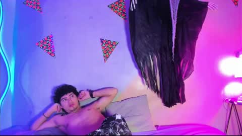 Snapshot of laura_and_kevin chatting on 10.20.25 laura_and_kevin online show from 10.20.25