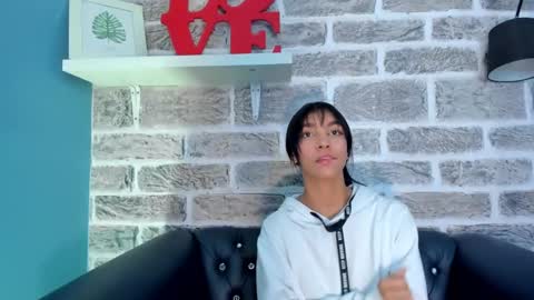 Laura online show from 03.03.25