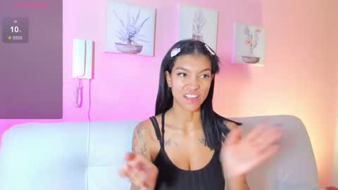 Laura online show from 11.11.25