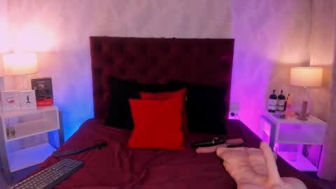 Laura Bassi online show from 03.12.25