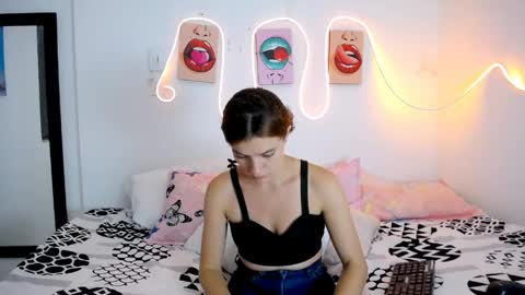 Snapshot of laura_candy02 chatting on 04.27.26 LAURA online show from 04.27.26