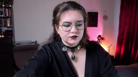 Miss Laura online show from 10.07.25