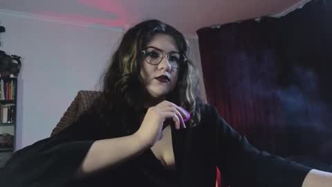 Miss Laura online show from 12.03.25