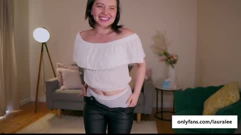 Snapshot of laura_lee chatting on 02.20.25 Laura Lee. online show from 02.20.25