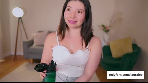 Snapshot of laura_lee chatting on 03.10.25 Laura Lee. online show from 03.10.25