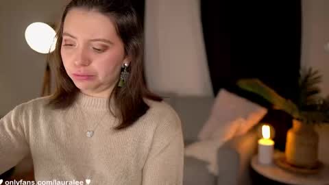 Snapshot of laura_lee chatting on 09.12.25 Laura Lee. online show from 09.12.25