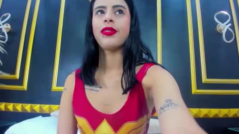 L A U R A online show from 12.04.25