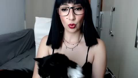 Laura online show from 10.14.25