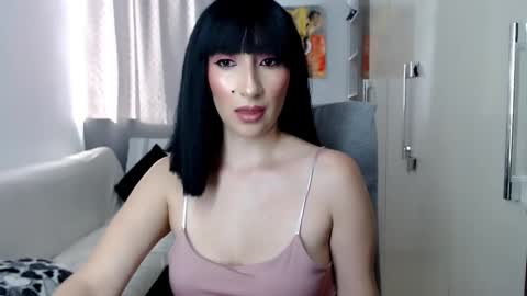 Laura online show from 11.06.25