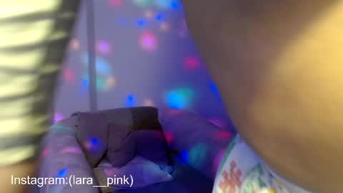 laura_pink01 online show from 01.28.25