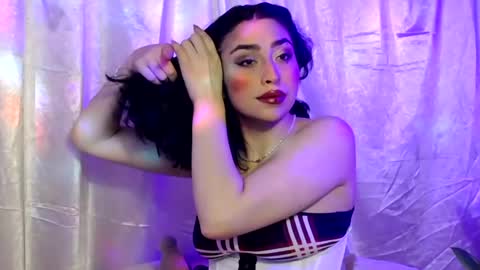 laura_pink01 online show from 02.17.25