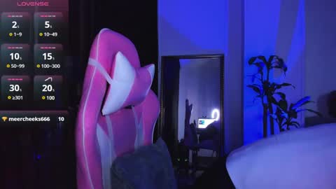Snapshot of laura_r23 chatting on 01.08.25 Laura Rose online show from 01.08.25