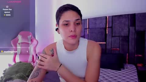 Snapshot of laura_r23 chatting on 03.01.25 Laura Rose online show from 03.01.25