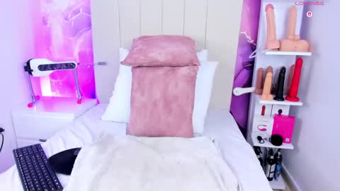 Laura Smith online show from 02.19.25