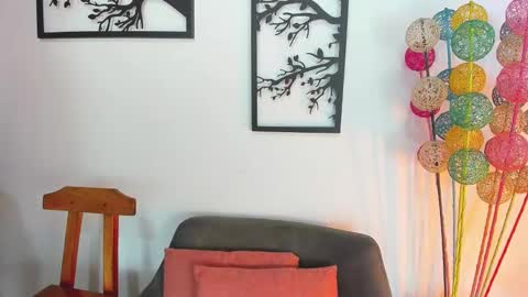 LAURA SOE online show from 02.04.25